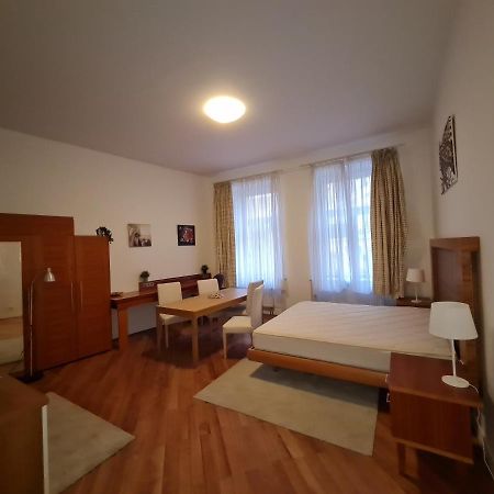 פראג Astronomical Clock Apartments מראה חיצוני תמונה