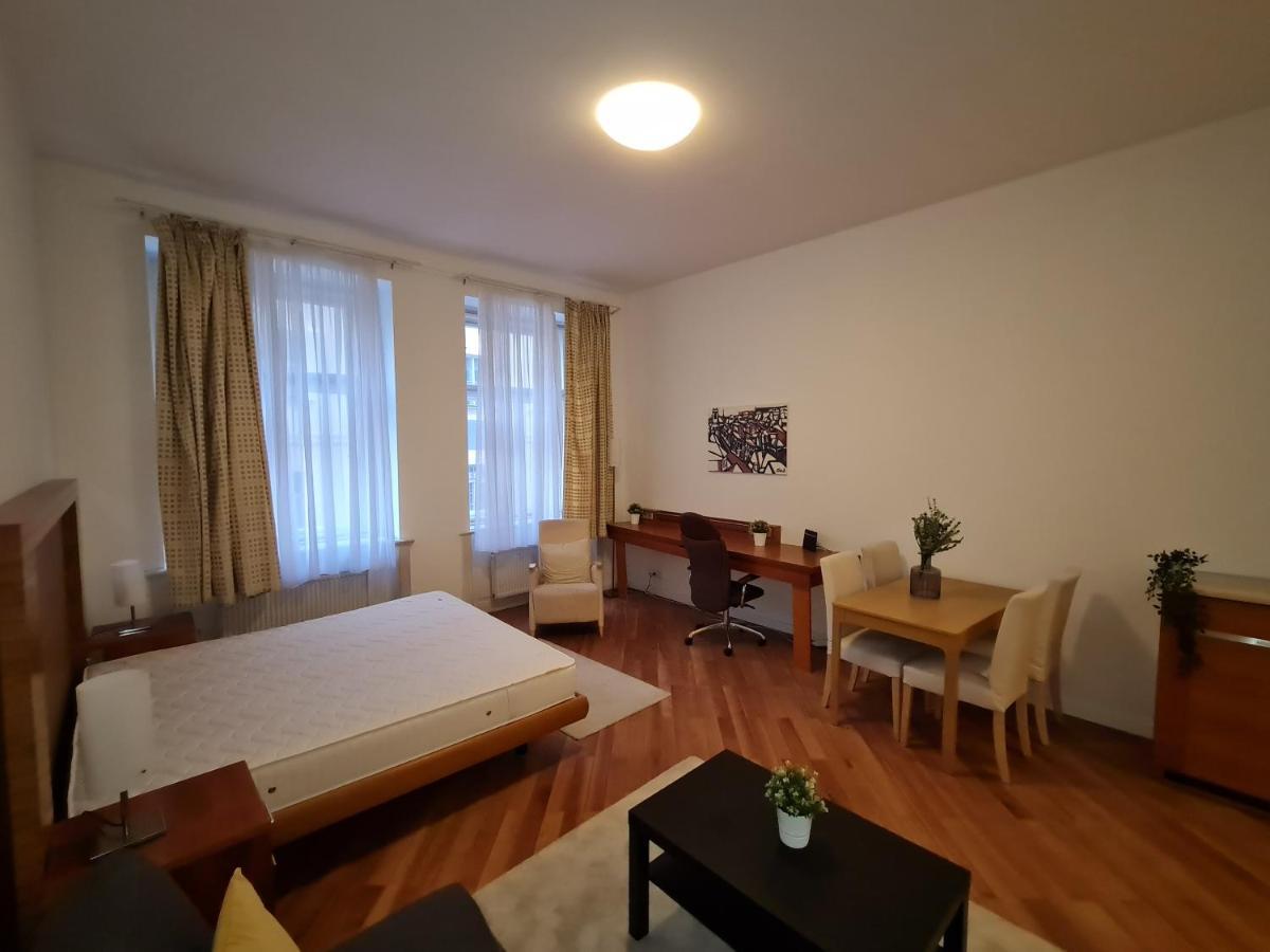 פראג Astronomical Clock Apartments מראה חיצוני תמונה